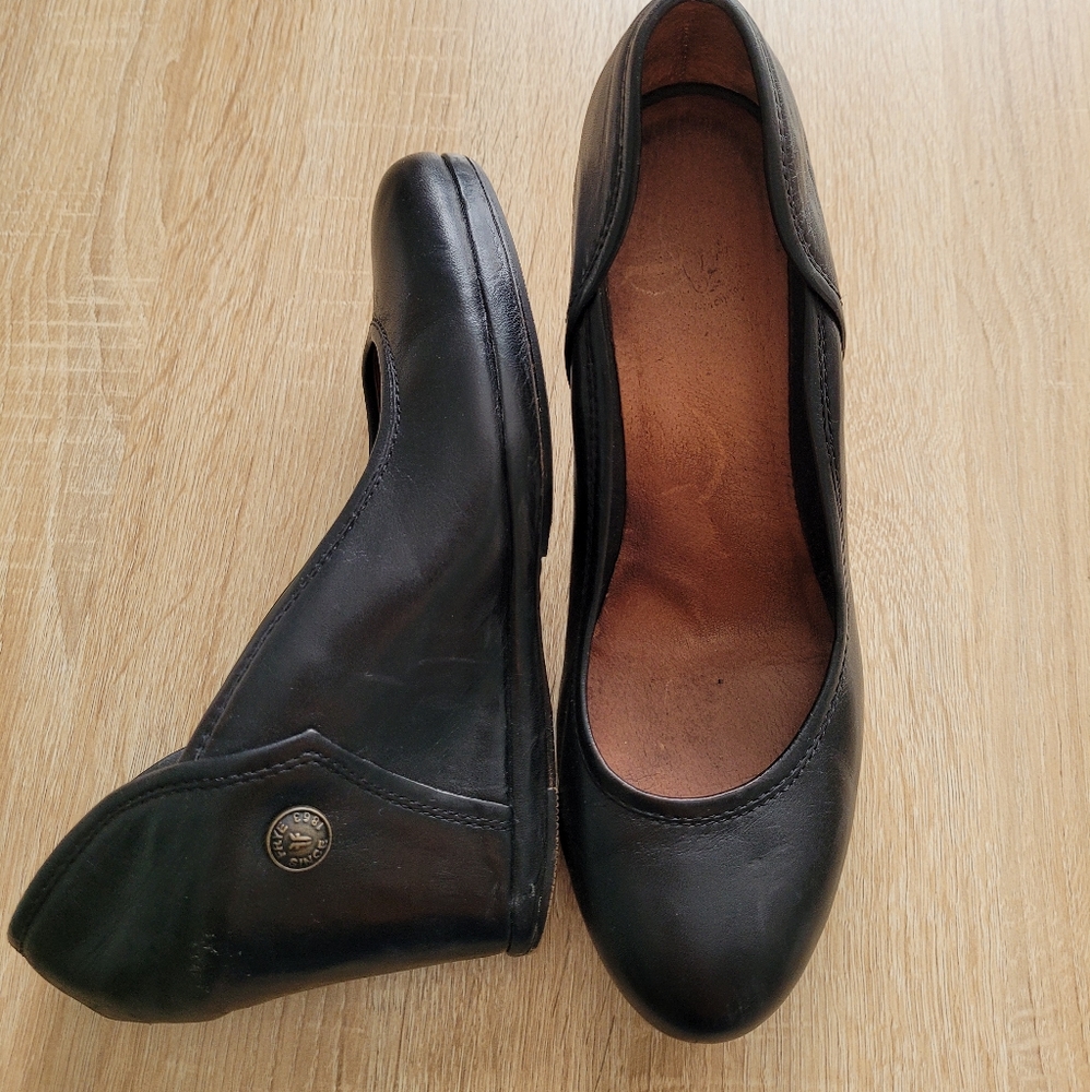 Frye black wedges